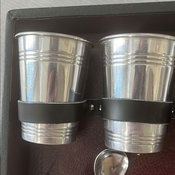 Vintage Portable Pub Londonaire Barware Set PRICE IS NOW FIRM NO OFFERS PLEASE - Picture 6 of 12